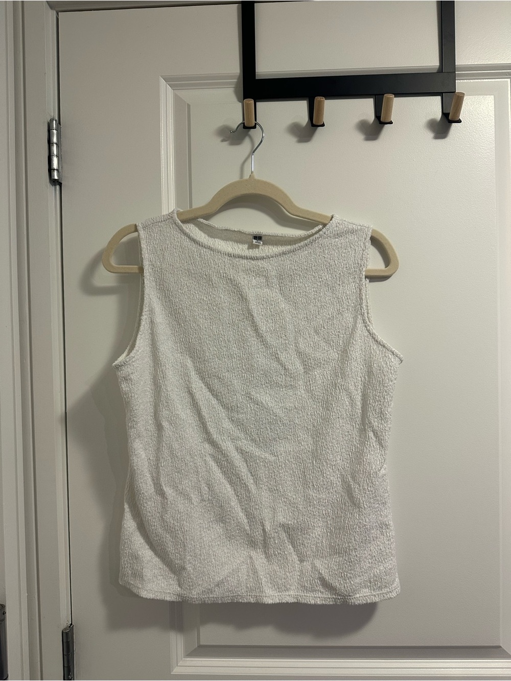 Uniqlo White Textured Sleeveless Tank Top